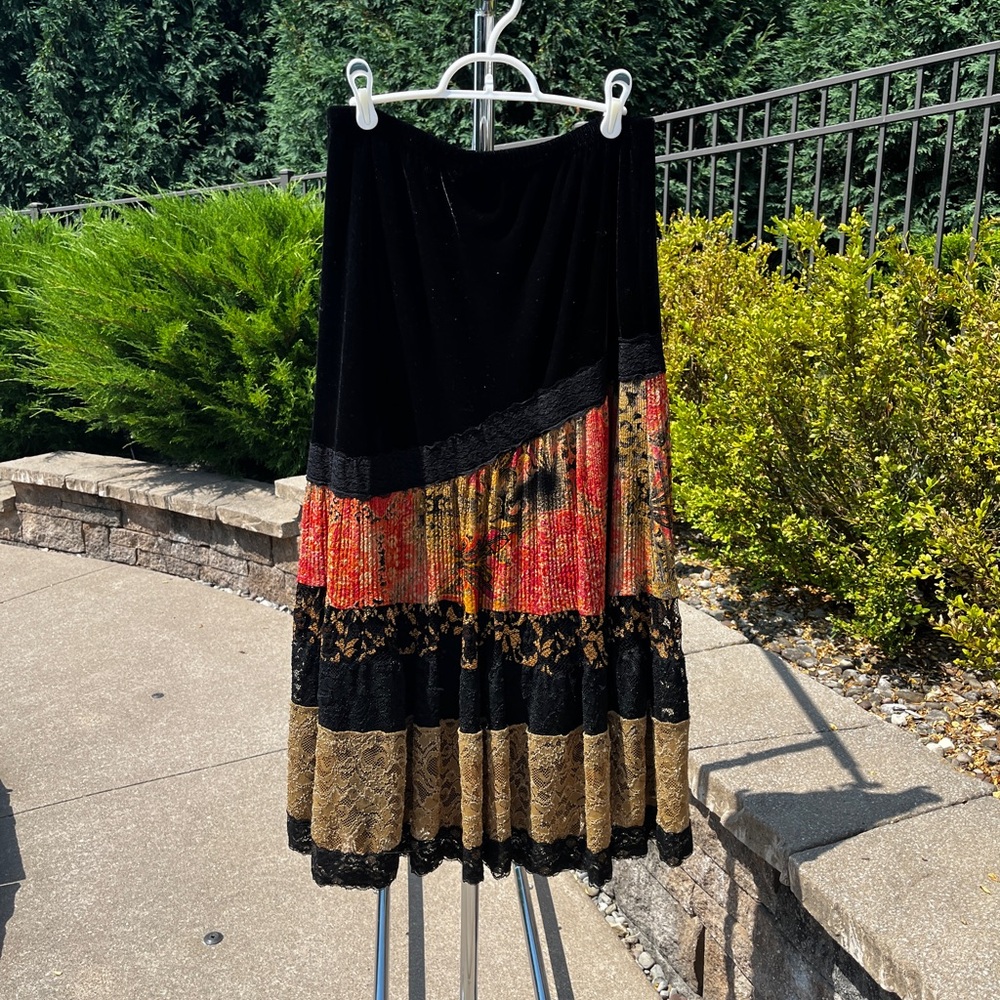 Coldwater Creek Black and Gold A-Line Skirt - Picture 2 of 5
